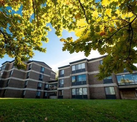 Au Campus Hotel Sherbrooke Luaran gambar