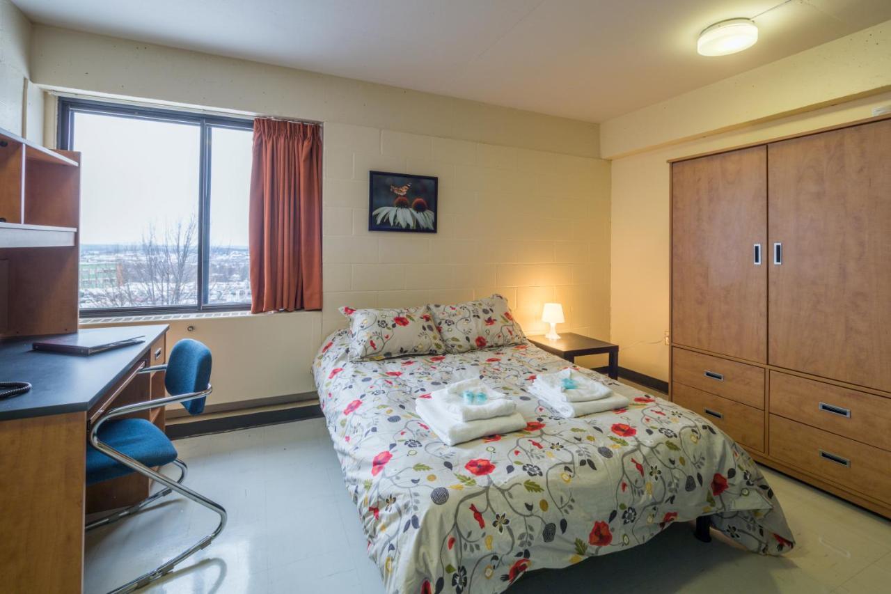 Au Campus Hotel Sherbrooke Luaran gambar