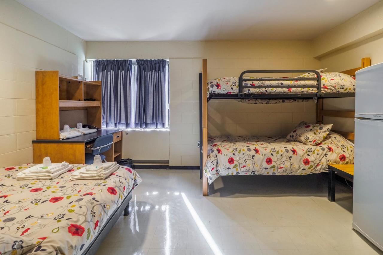 Au Campus Hotel Sherbrooke Luaran gambar
