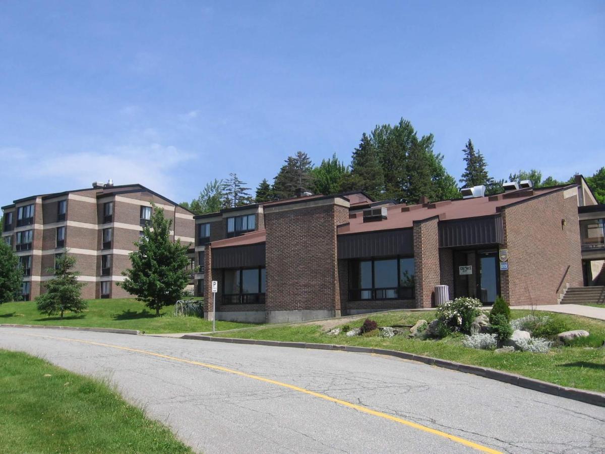 Au Campus Hotel Sherbrooke Luaran gambar