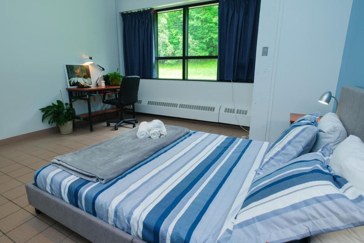 Au Campus Hotel Sherbrooke Luaran gambar