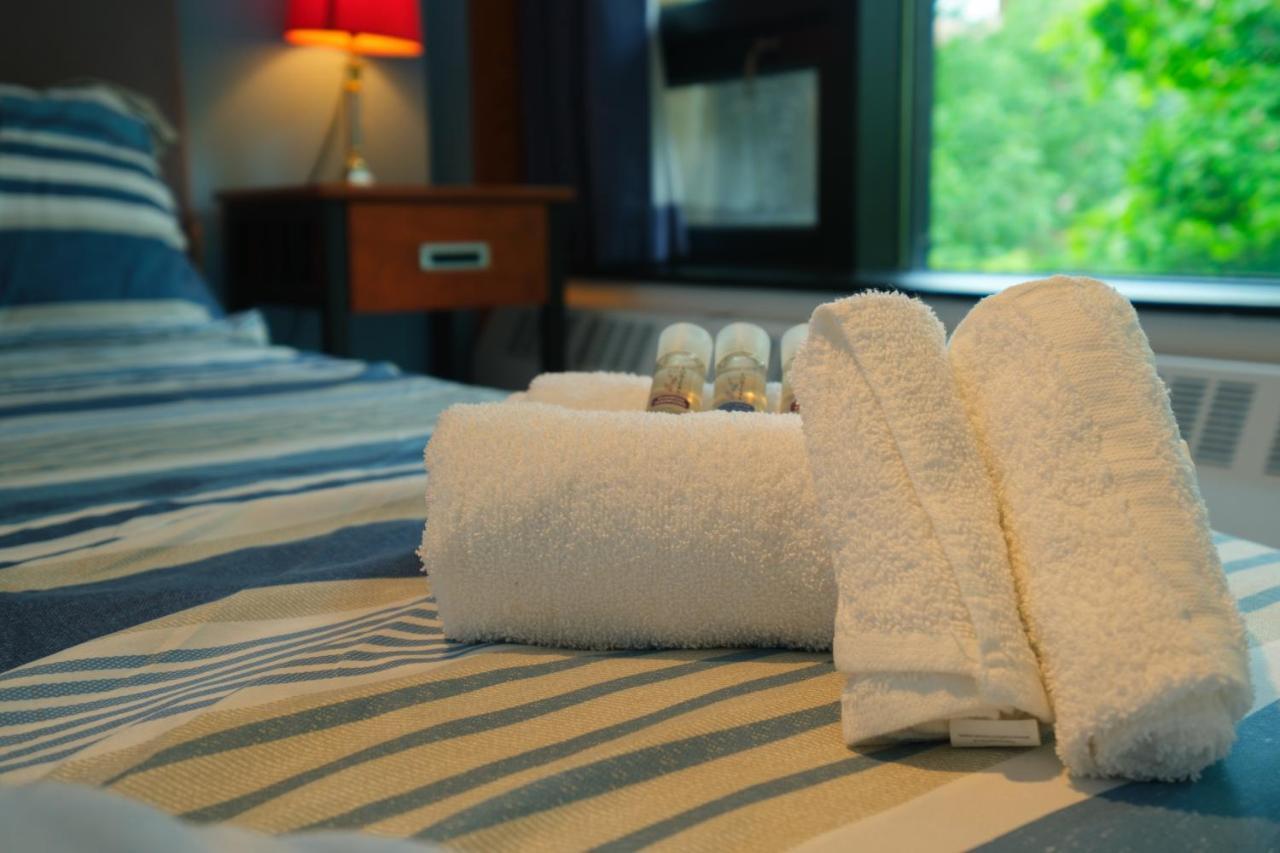 Au Campus Hotel Sherbrooke Luaran gambar
