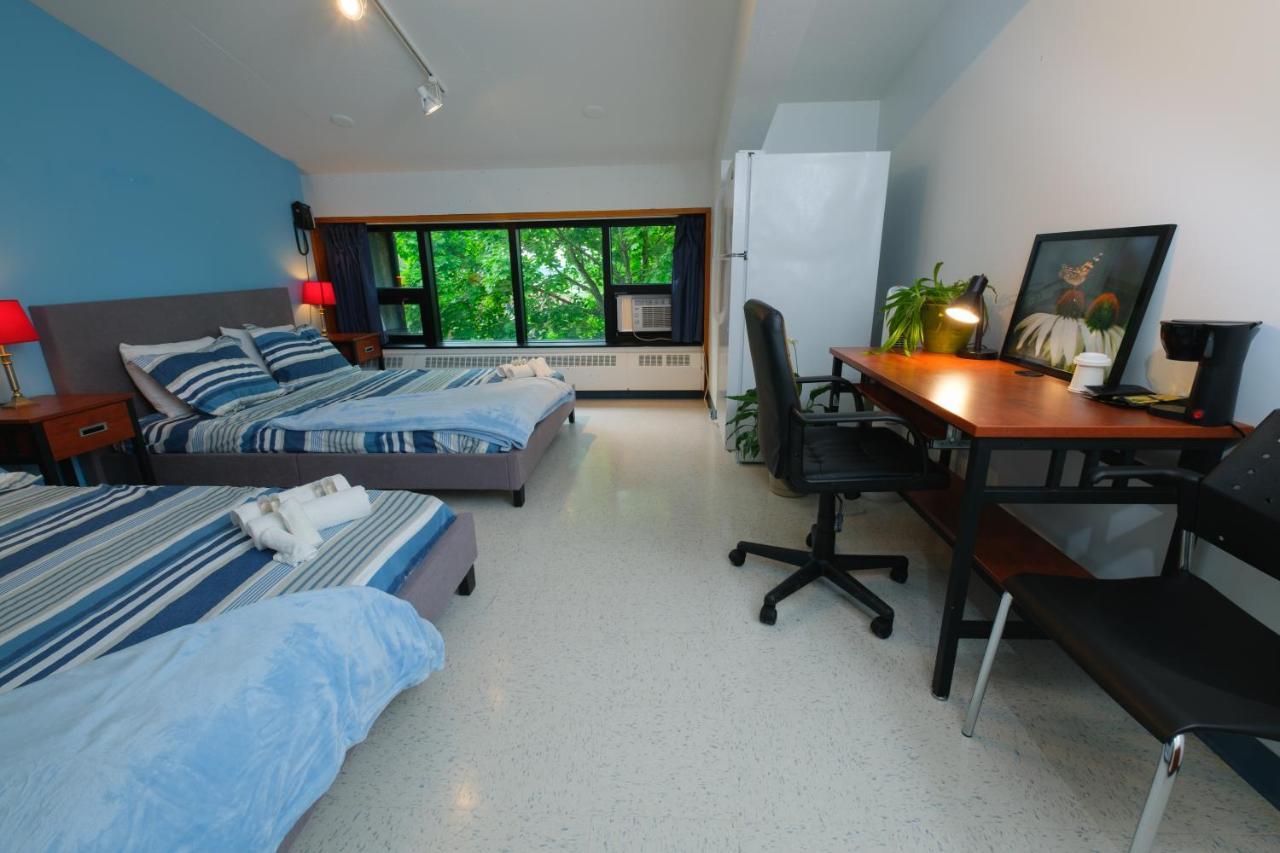 Au Campus Hotel Sherbrooke Luaran gambar