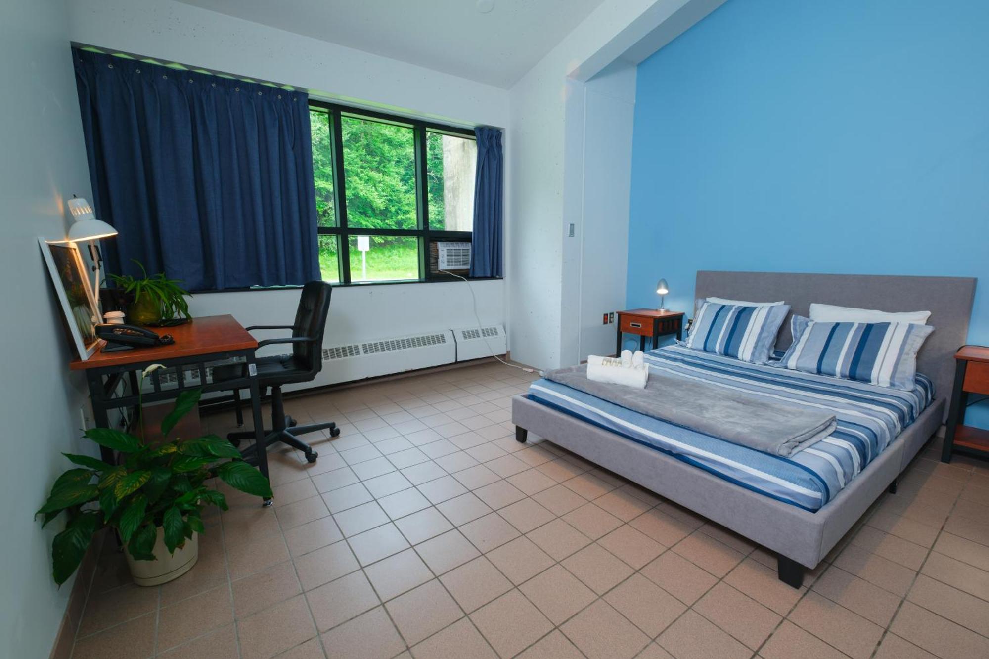 Au Campus Hotel Sherbrooke Luaran gambar